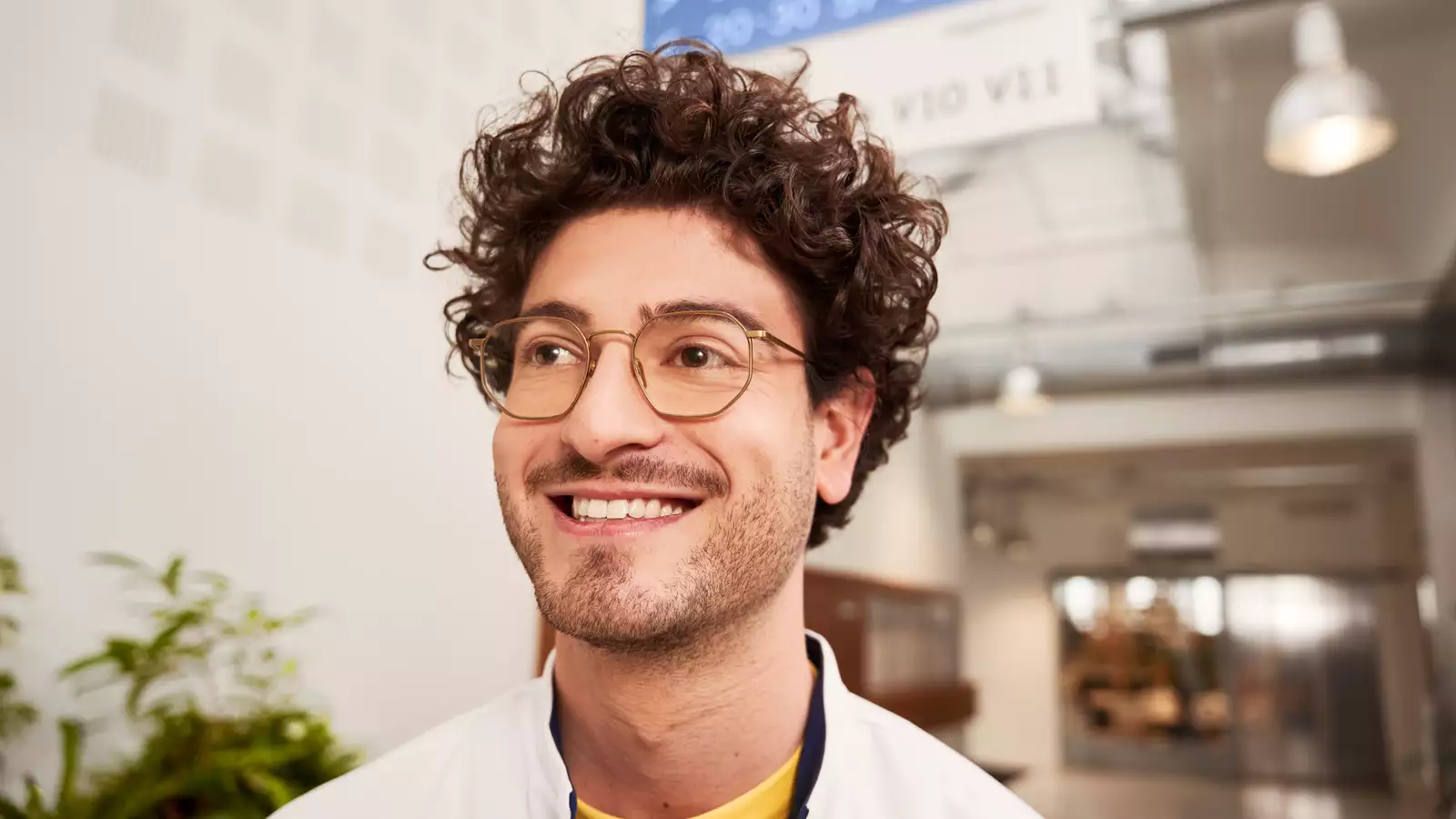 Mannelijke dokter in ziekenhuis